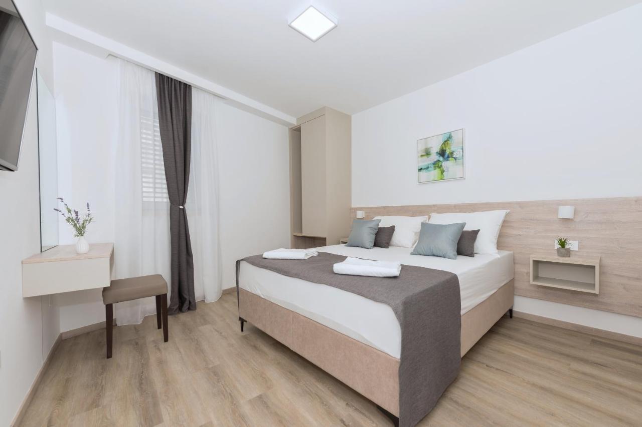 Apartments By The Sea Makarska - 19134 Екстериор снимка