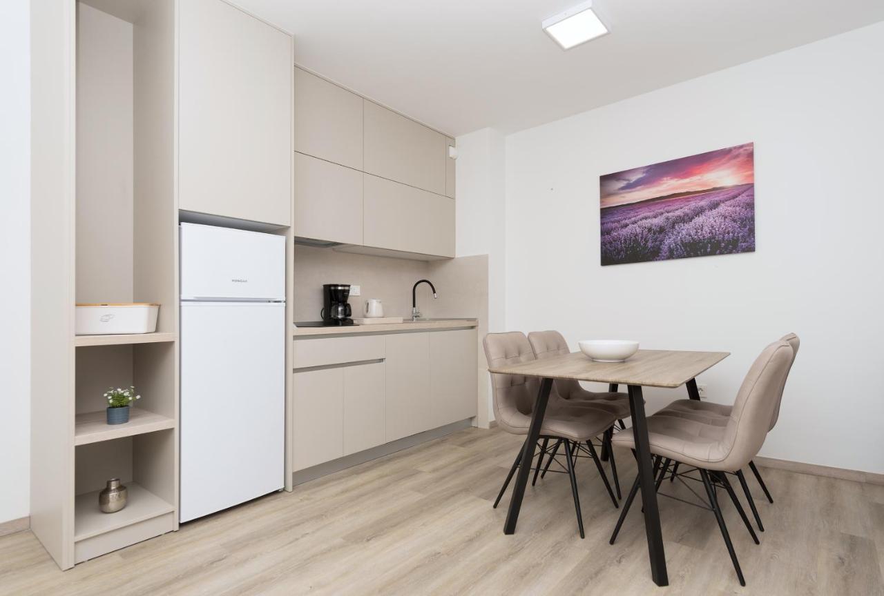 Apartments By The Sea Makarska - 19134 Екстериор снимка